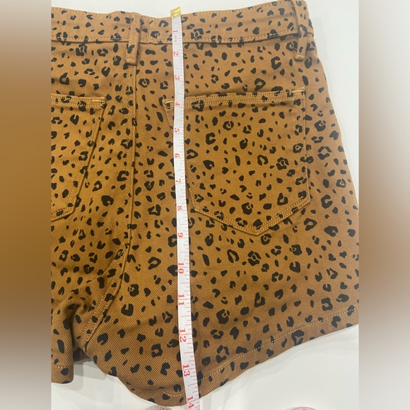 Aritzia Sunday best animal print shorts - Picture 2 of 5